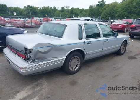 1995 Lincoln Town Car Executive z USA, uszkodzony, nr VIN 1LNLM81WXSY601533